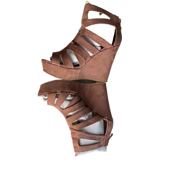 Women’s Charlotte Russe Suede Platform Sandal - Picture 6 of 8